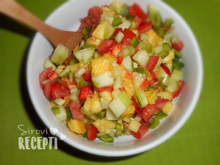 Šarena salata s mangom