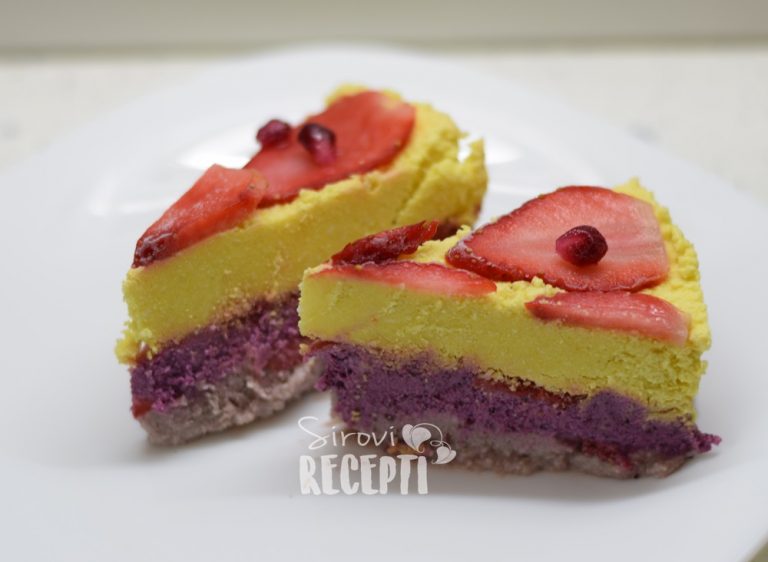 Sirova voćna torta od jagoda i kokosa