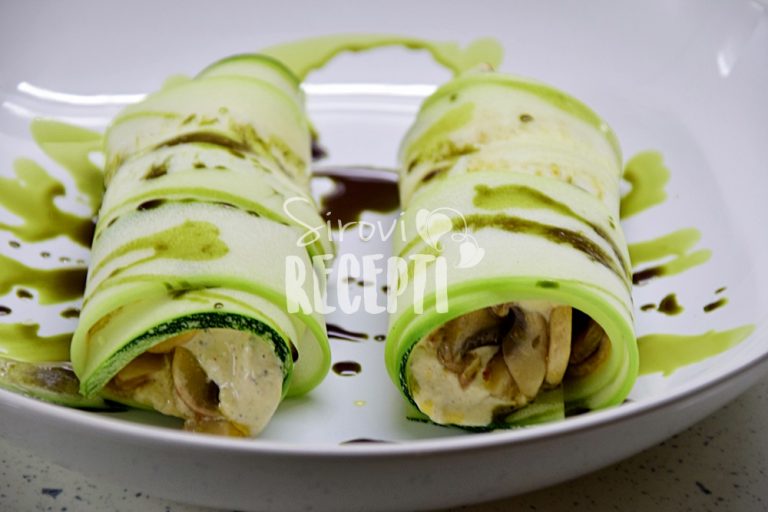 Sirovi Cannelloni od tikvica punjeni sirom od suncokretovih sjemenki i mariniranih gljiva