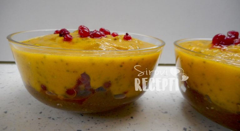 Puding od avokada i muškatne tikvice s dodanim voćem